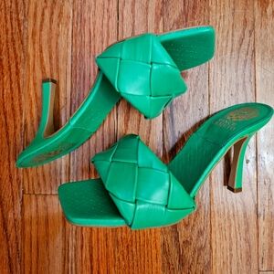 New In Box Vince Camuto Brelanie Green Woven Strap Dress Mule Heeled Sandals 8.5